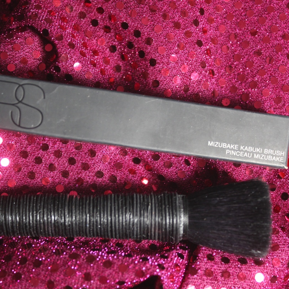 GAVE AWAY AS GIFT W ORDER 🎁BNIB》NARS Mizubake Kabuki Brush